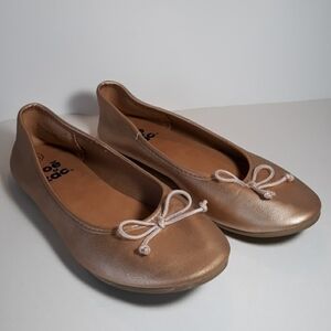 Zoe & Zac gold flats 3.5